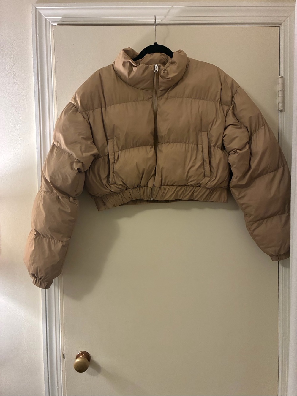 Cropped Puffer Jacket in Beige